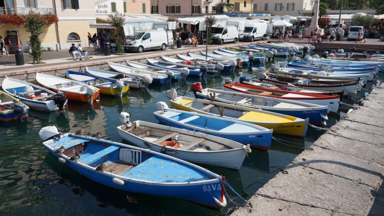 העיירה ברדולינו באיטליה Bardolino italy