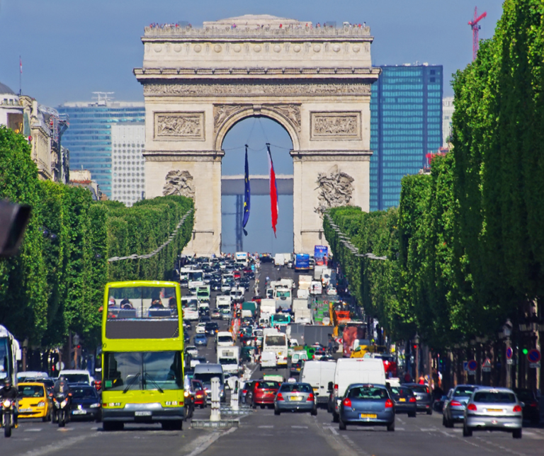 שדרת שאנז אליזה Avenue des Champs Élysées ושער הניצחון Arc de Triomphe