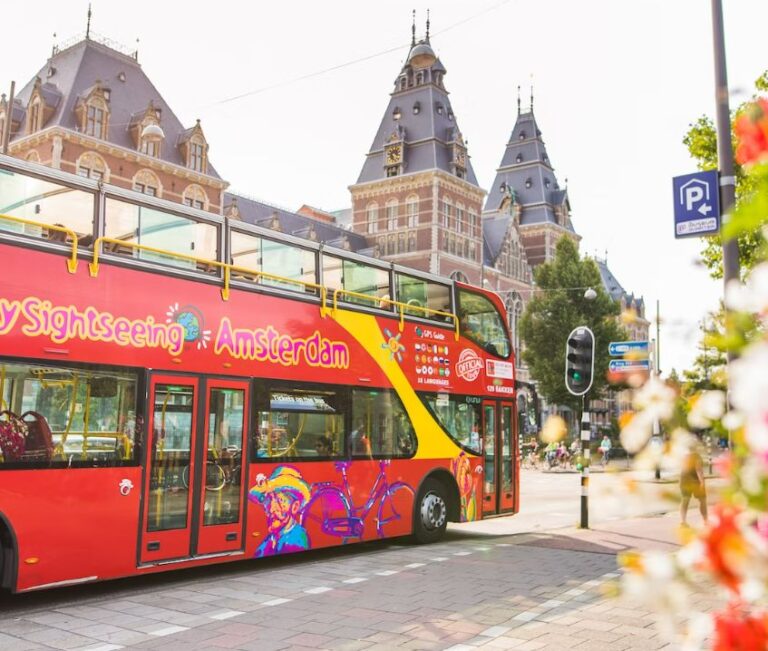 סיור אוטובוס באמסטרדם Hop-on Hop-off Bus Amsterdam